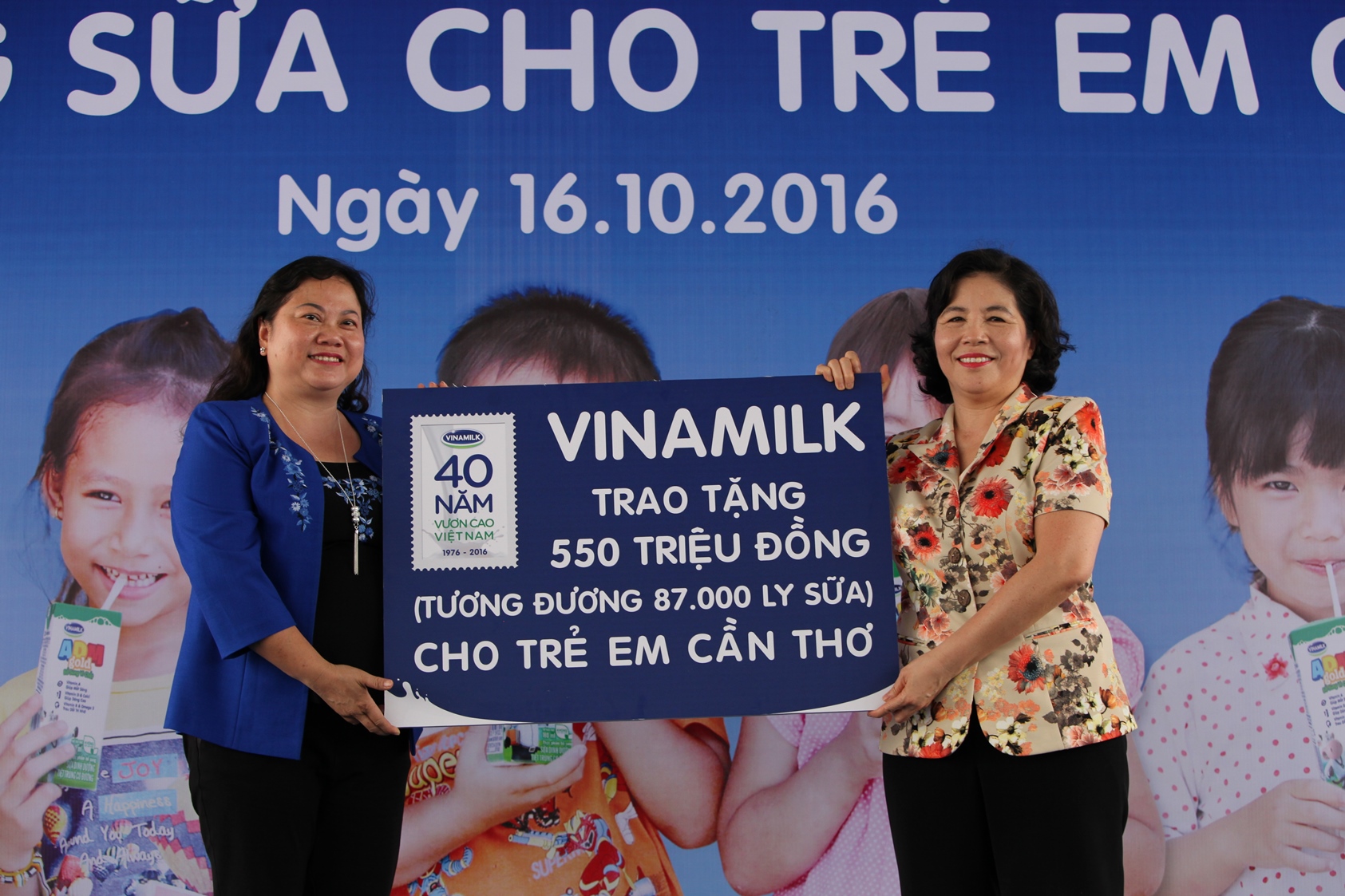 HÀNH[-]TRÌNH[-]12[-]NĂM[-]VÀ[-]35[-]TRIỆU[-]LY[-]SỮA[-]CHO[-]TRẺ[-]EM[-]TRÊN[-]KHẮP[-]VIỆT[-]NAM